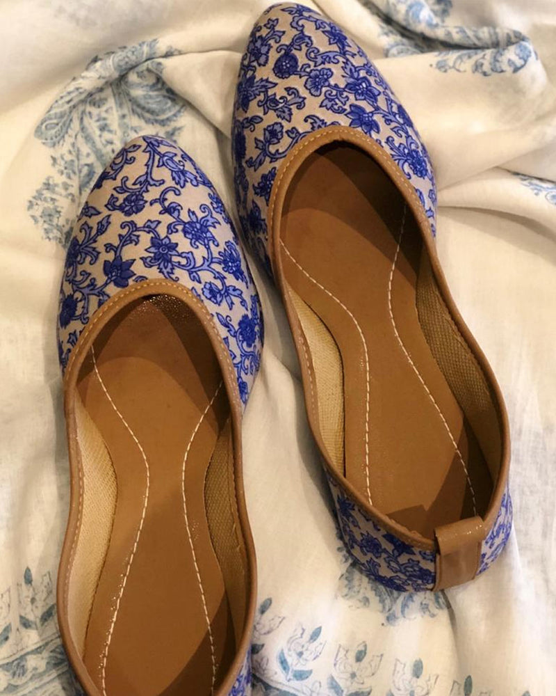 CREAM & ROYAL BLUE HANDBLOCK MOJARIS