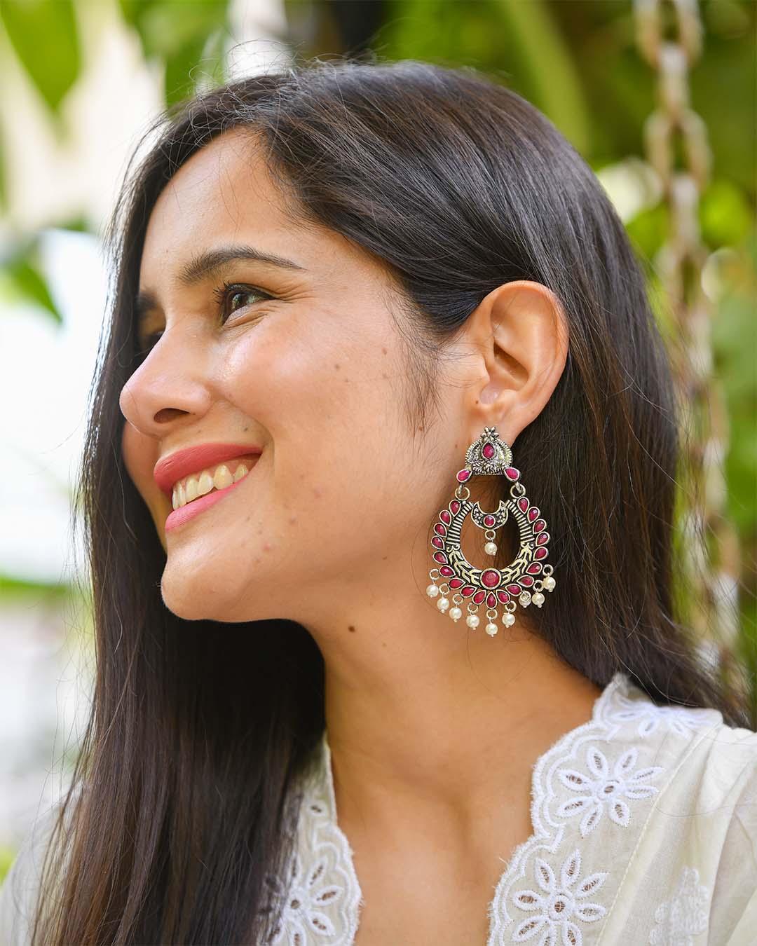 RED BEADED EARRINGS WITH PEARL