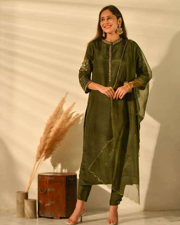 HENNA GREEN MUSLIN SUIT SET WITH HANDWORK